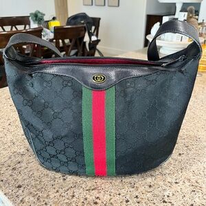 🔥🔥VINTAGE BLACK GUCCI GG
SUPREME WEB SHERRY LINE
SHOULDER
BAG/ CROSSBODY (GUC)🔥🔥